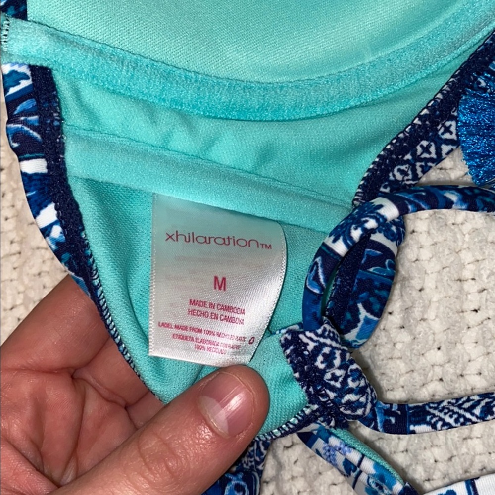 bikini too - Picture 3 of 3